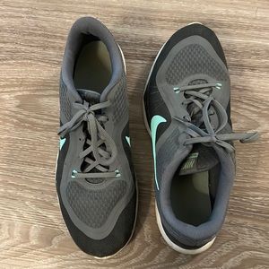 Nike womens size 11 athletic Sneakers